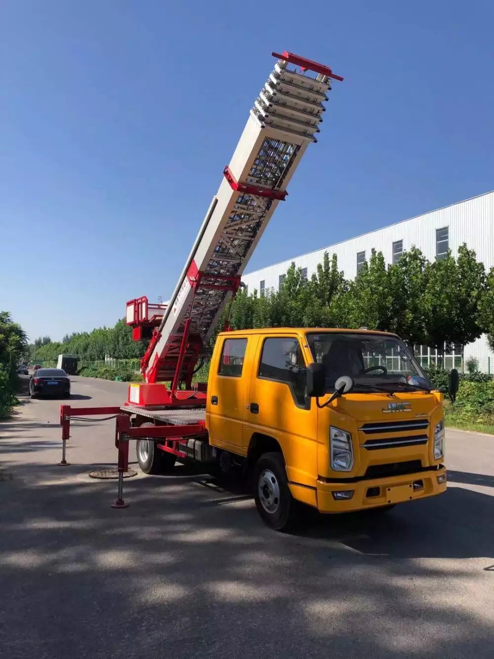 大路镇附近的云梯车出租服务：轻松解决高空作业需求