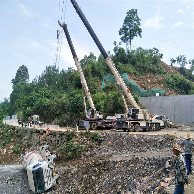 大路镇汽车掉沟里叫吊车救援要多少钱